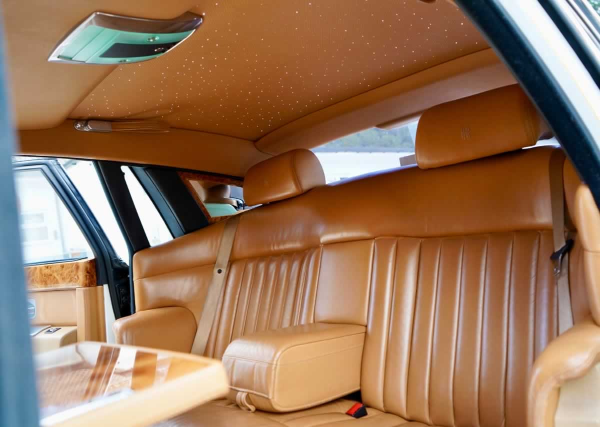 White Rolls-Royce Phantom VII Series i rear cabin seting and starlight headliner