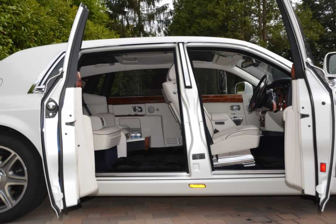 Rolls-Royce Phantom VII Series II side open doors