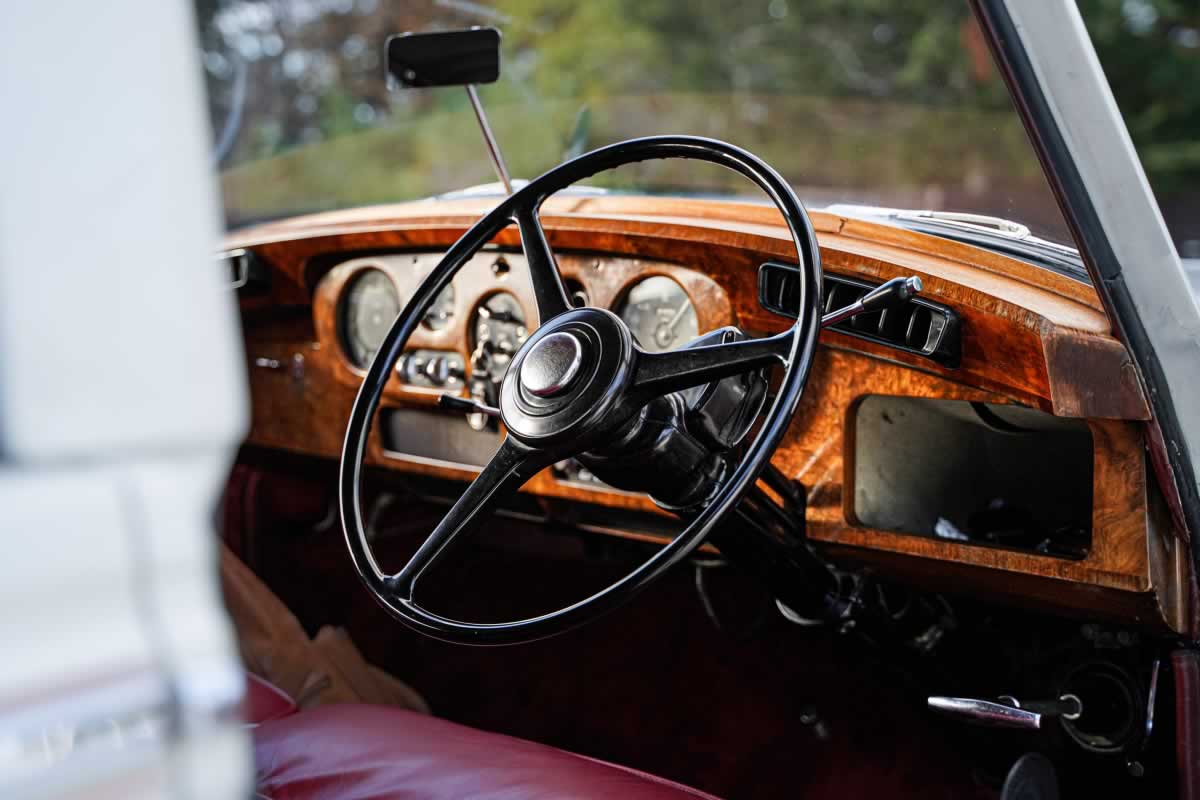 Rolls-Royce Silver Cloud dashboard + burr walnut trim