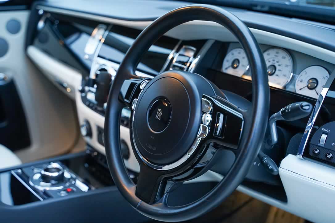Rolls-Royce Ghost Series II dadhsboard and steering wheel