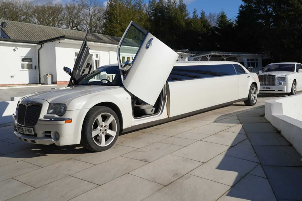 Chrysle 'Baby Bentley' Stretch limo exterior 4