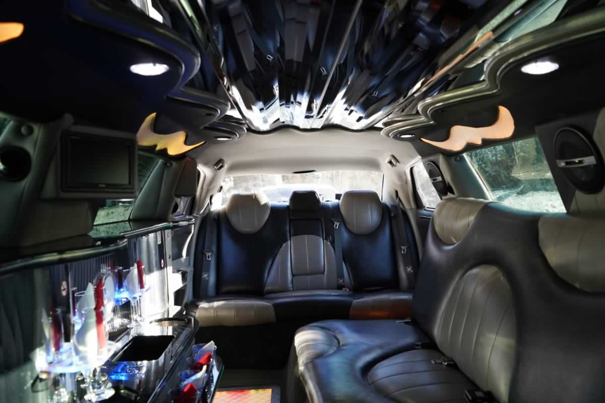 Chrysle 'Baby Bentley' Stretch limo interior 2