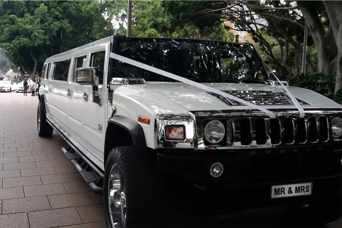 White Hummer H2 exterior 3