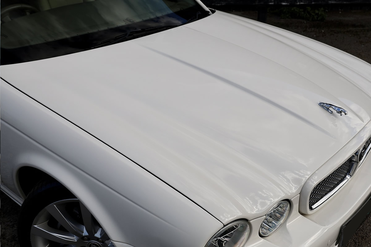 Jaguar-xj exterior bonnet