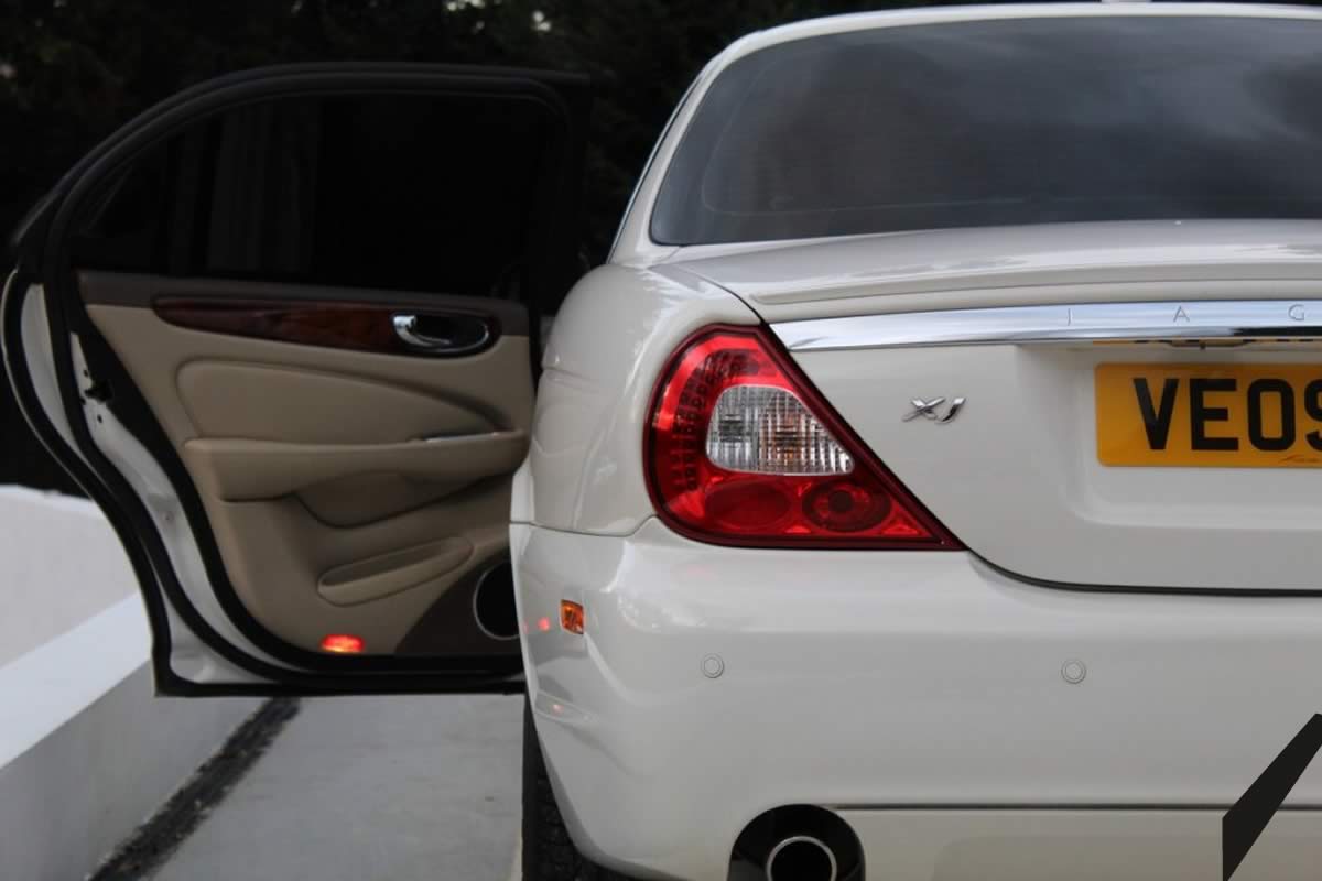 Jaguar-xj exterior partial