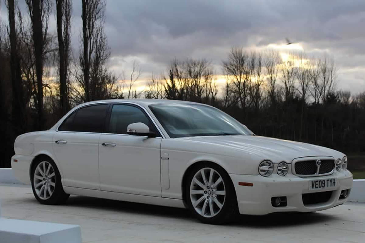 Jaguar-xj exterior driver side