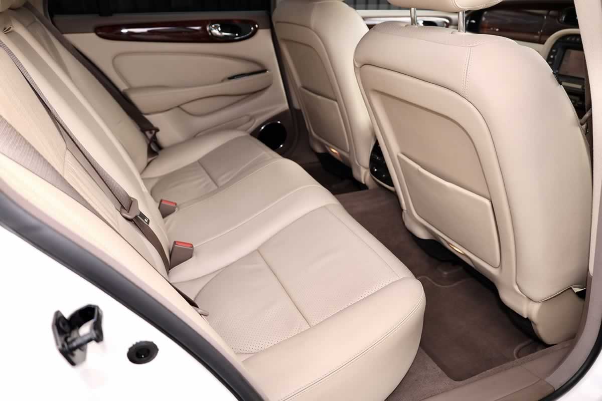 Jaguar-xj interior 3