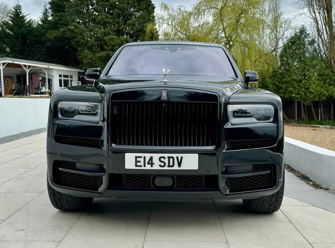 Rolls-Royce Cullinan front grill