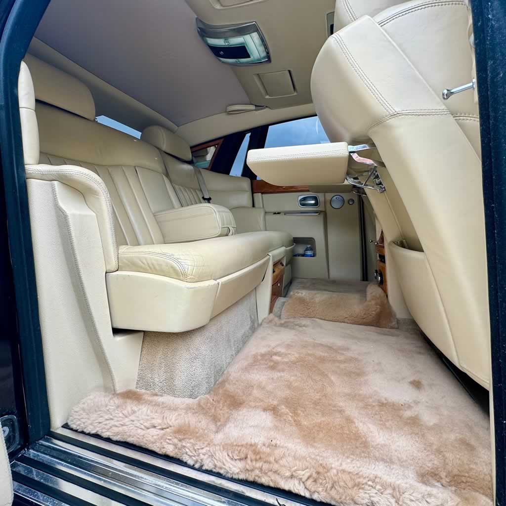 Rolls-Royce Phantom Series I Interior cream leather seating and lambswool carpets