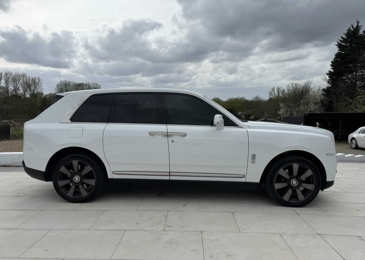 Rolls-Royce Cullinan side view