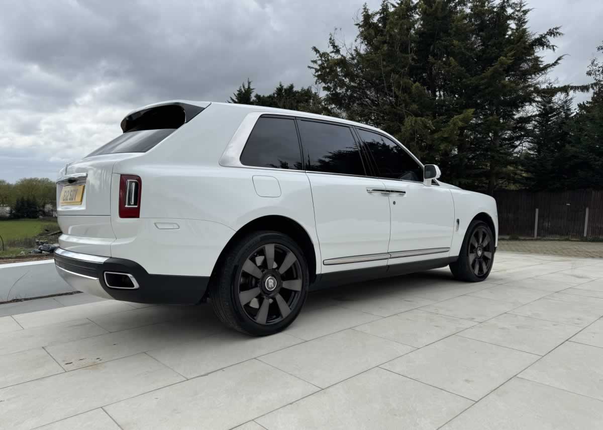 Rolls-Royce Cullinan 3/4 rear view