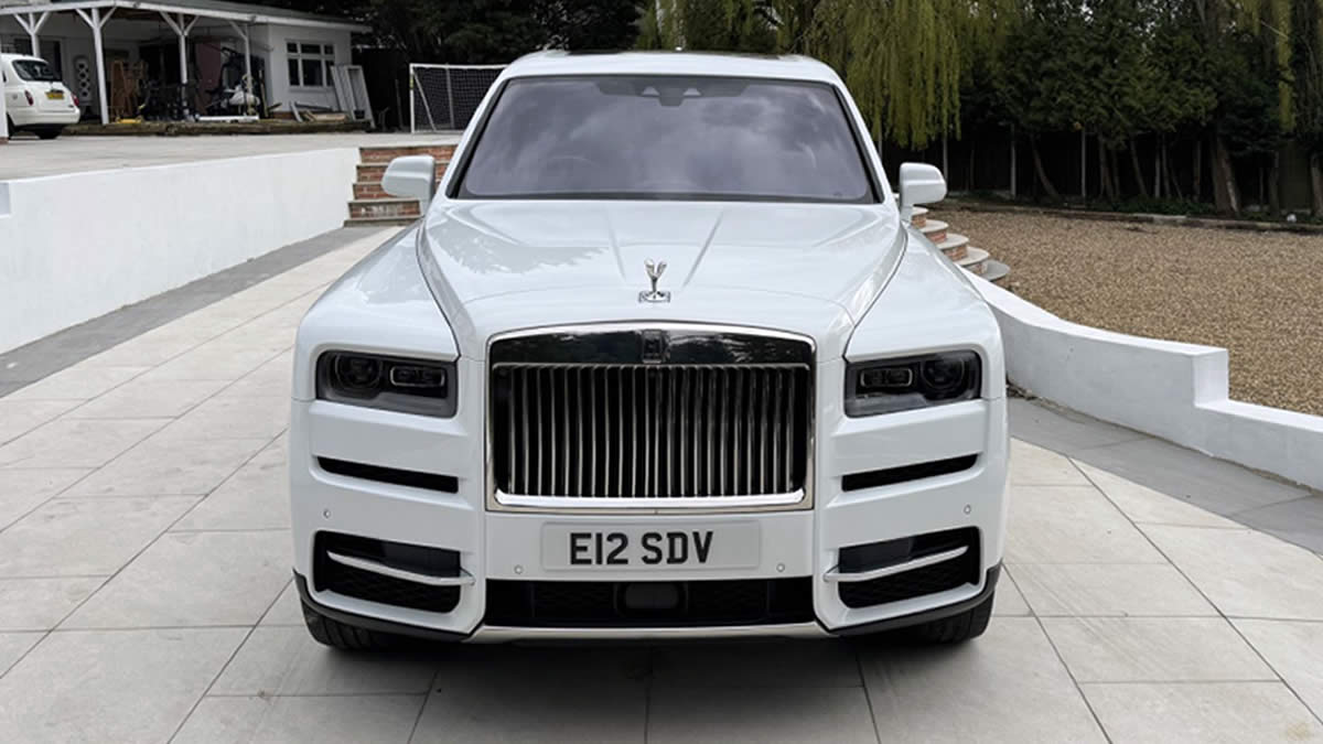 Rolls Royce wedding car lineup