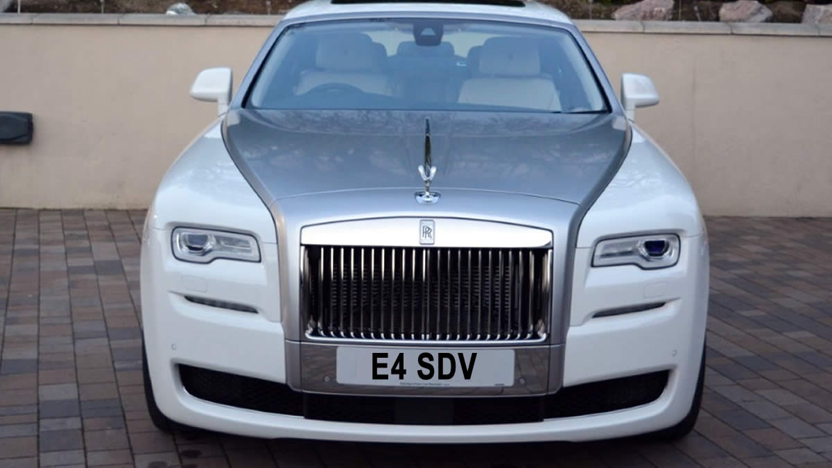 Rolls Royce Ghost Series II white with satin bonnet