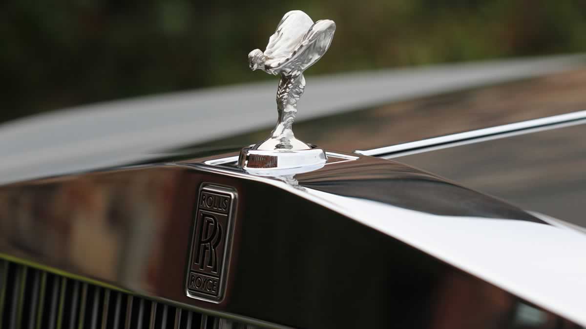 Spirit of Ecstacy on the bonnet of a Rolls-Royce limousine